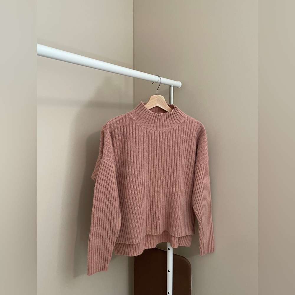 pink sweater